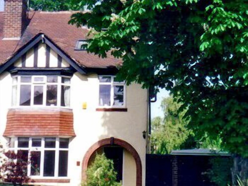 The Yellow House Bed & Breakfast — 4-Star Luxury Hotel in Nottingham, United Kingdom