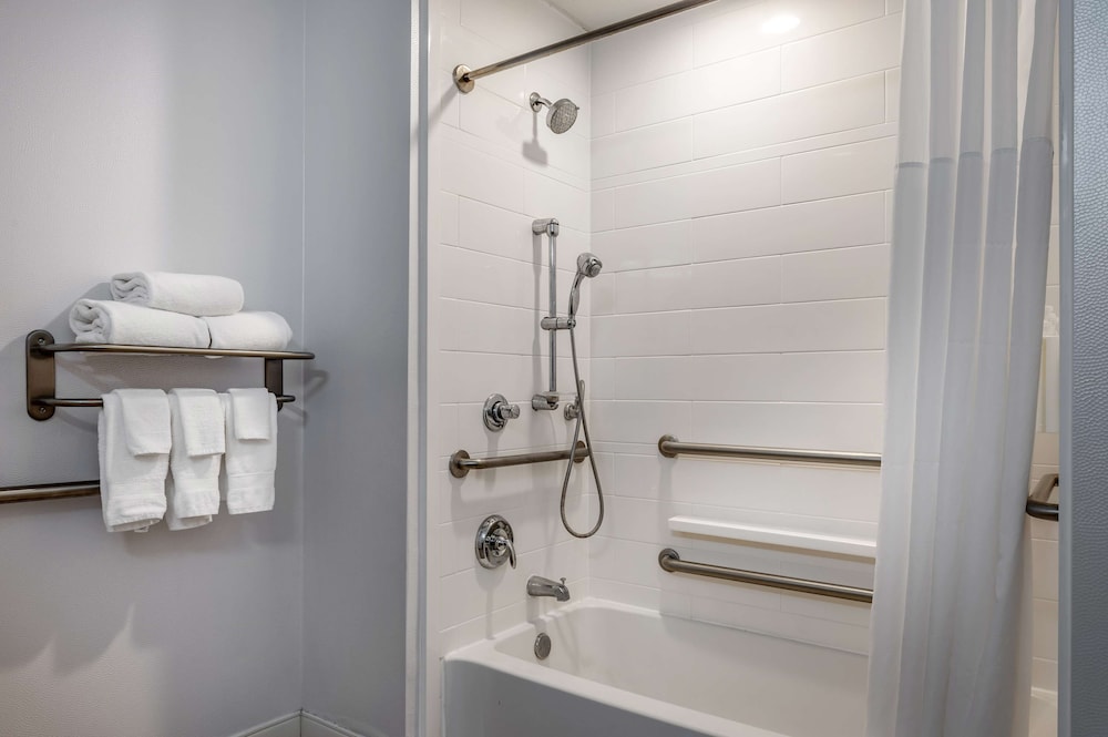 Hampton Inn Greenfield - photo 38