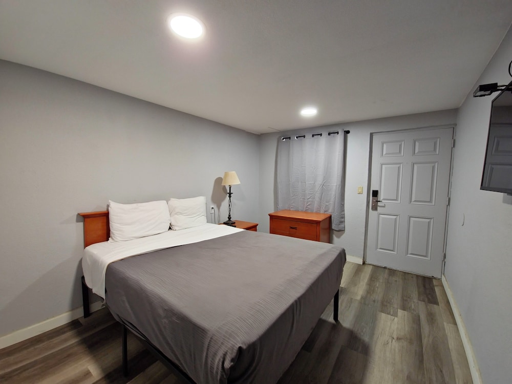 The L Motel - photo 14