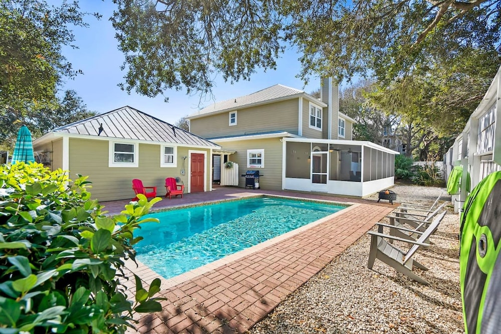 Beach Home w Pool Golf Cart Game Room Dogs Ok — 4-Star Luxury Hotel in Saint Augustine, United States
