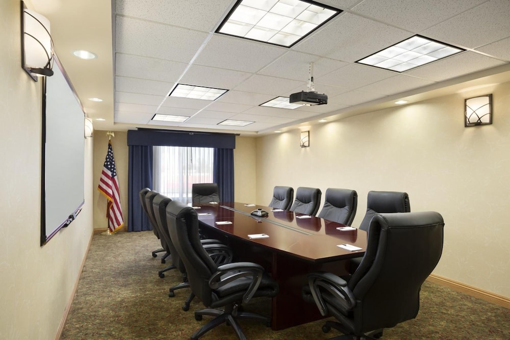 Holiday Inn & Suites Barstow by IHG - photo 37