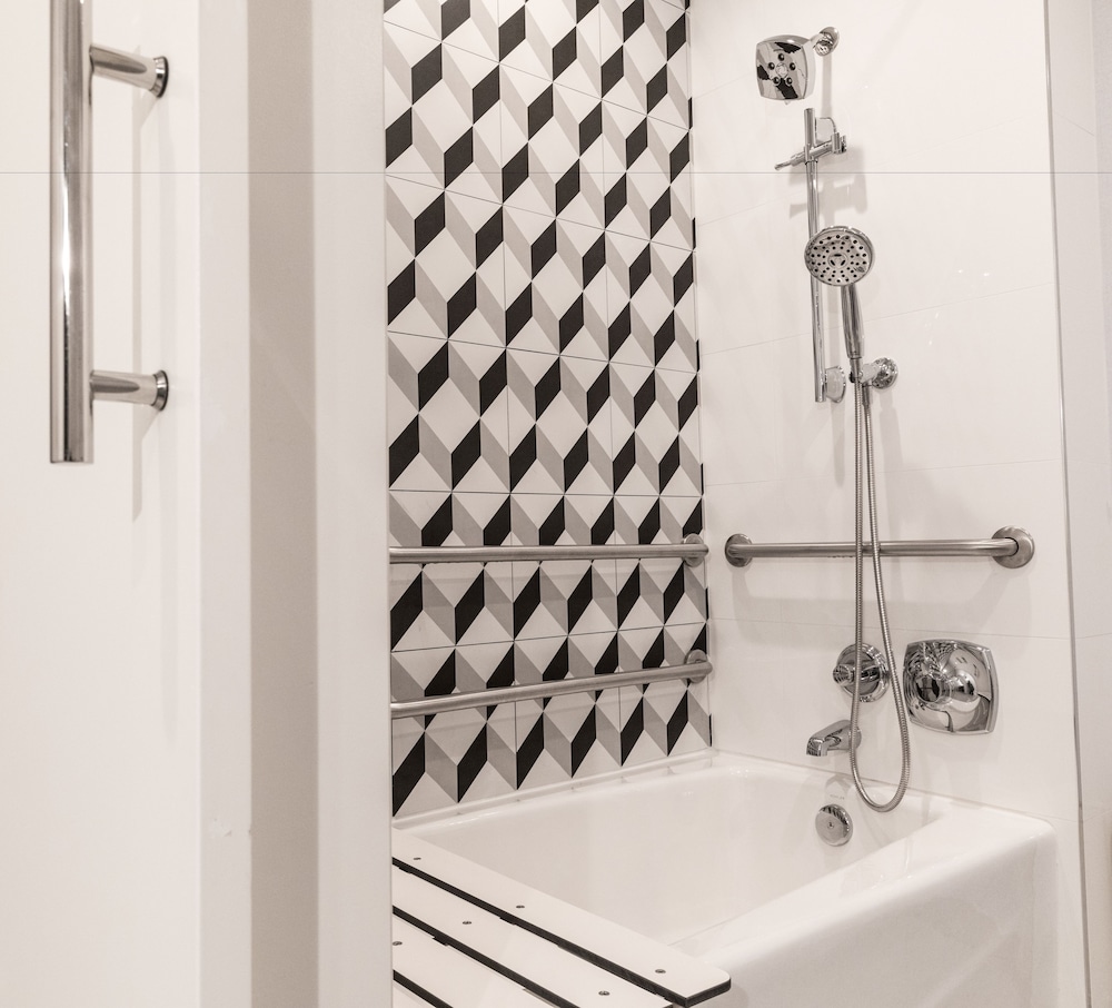 Montrose at Beverly Hills - photo 5