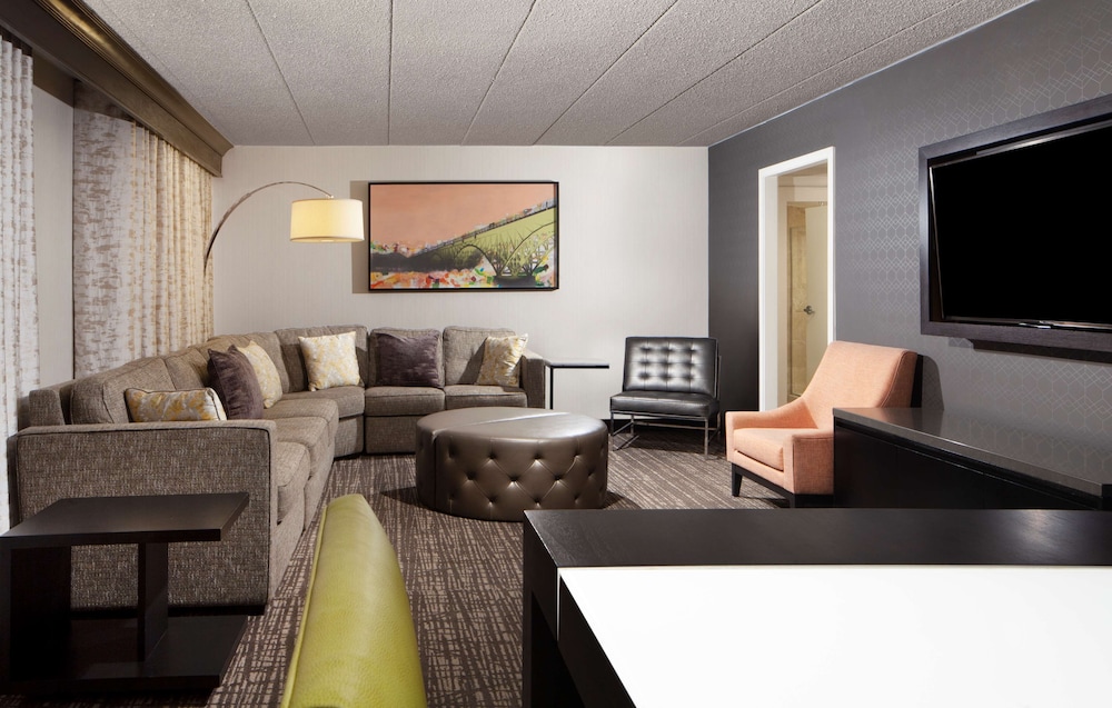 Embassy Suites by Hilton Philadelphia Airport - photo 25