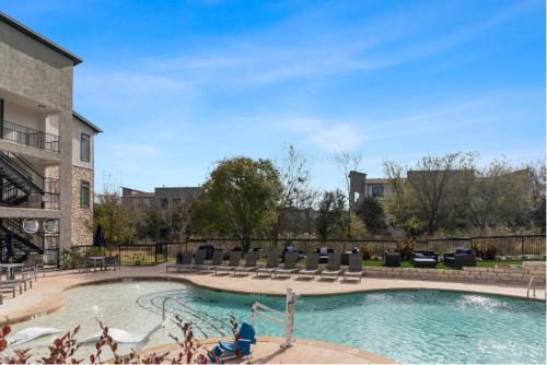 Spacious LUX 2BR 2B Unit in Austin with Pool — 4-Star Luxury Hotel in Austin, United States