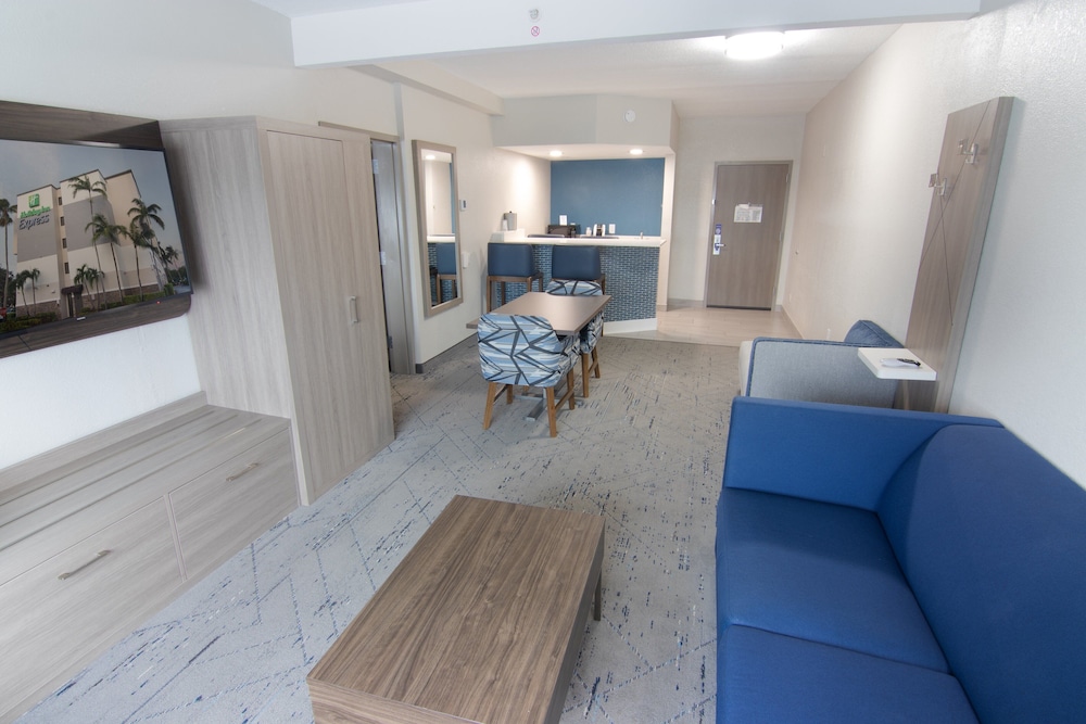 Holiday Inn Express & Suites Ft. Lauderdale Airport West by IHG - photo 23