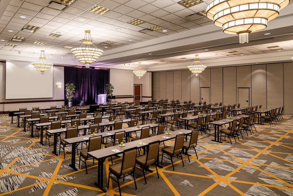 Embassy Suites by Hilton Portland Airport - photo 39