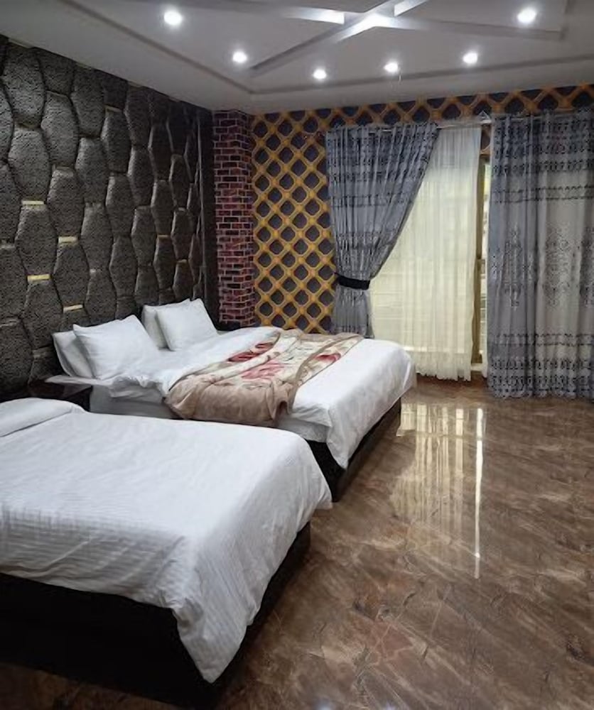 New Park Hotel & Restaurant — Baffa — photo 3