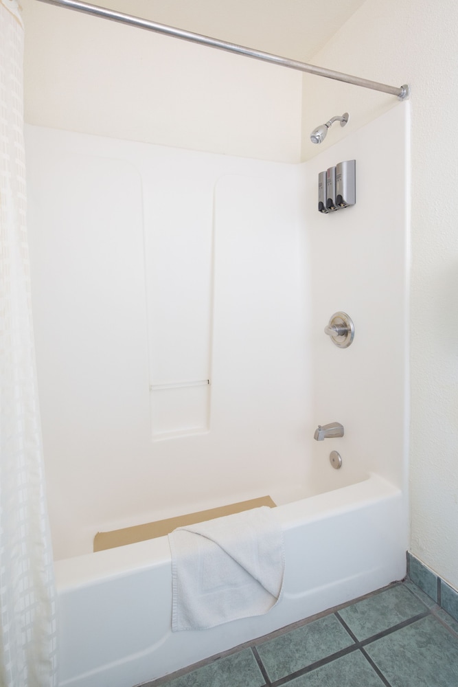 Inn By the Bay Monterey - photo 15