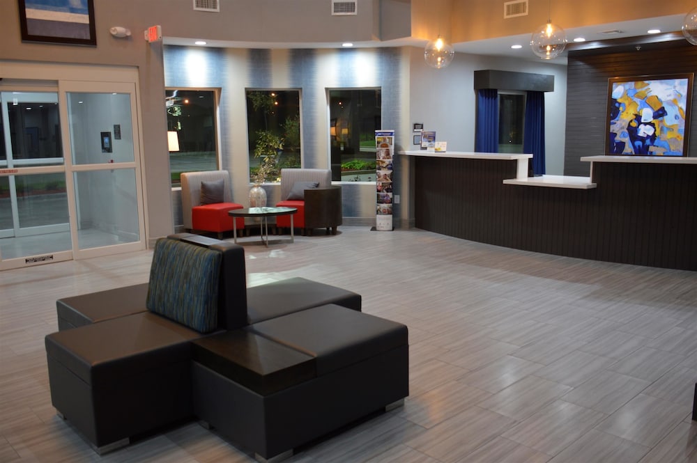 Del Mar Airport Inn & Suites - photo 3