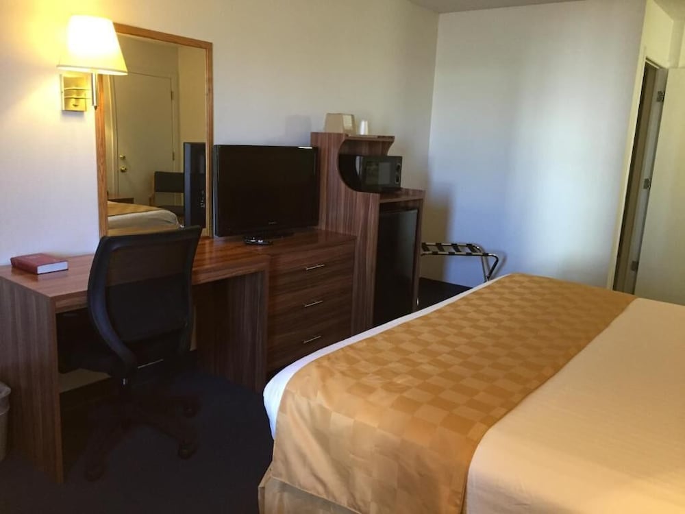 Haysville Express Inn - photo 14