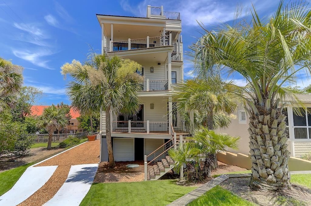 305 Carolina Boulevard — 4-Star Luxury Hotel in Isle Of Palms, United States