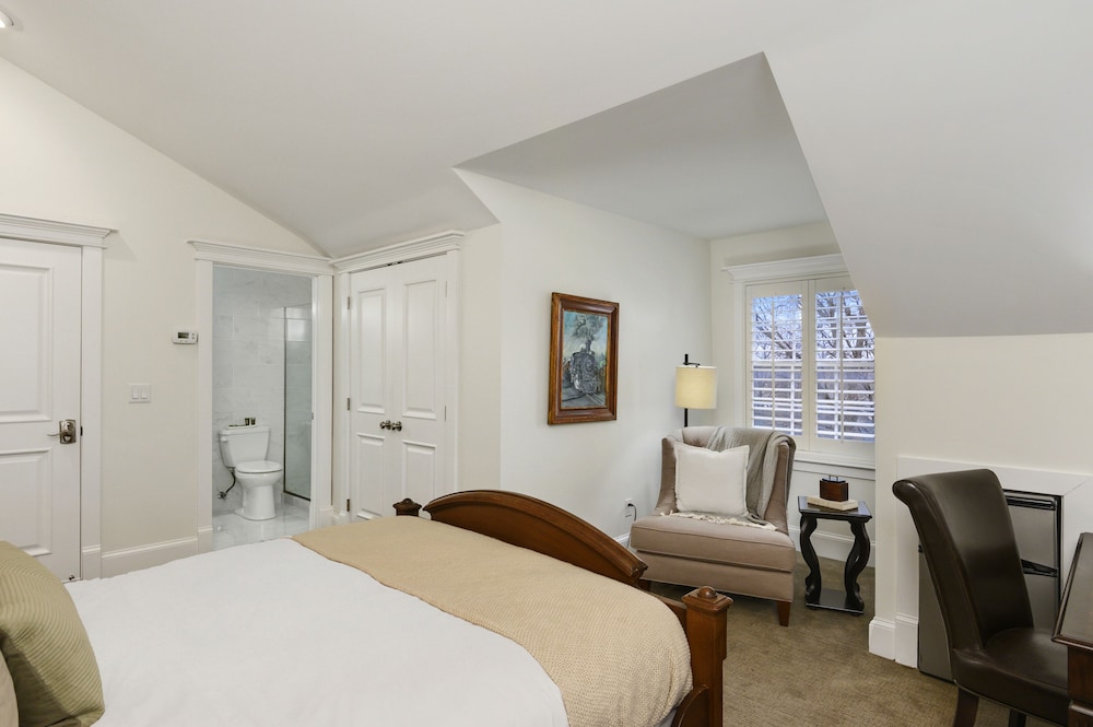 Oak Street Mansion - photo 10
