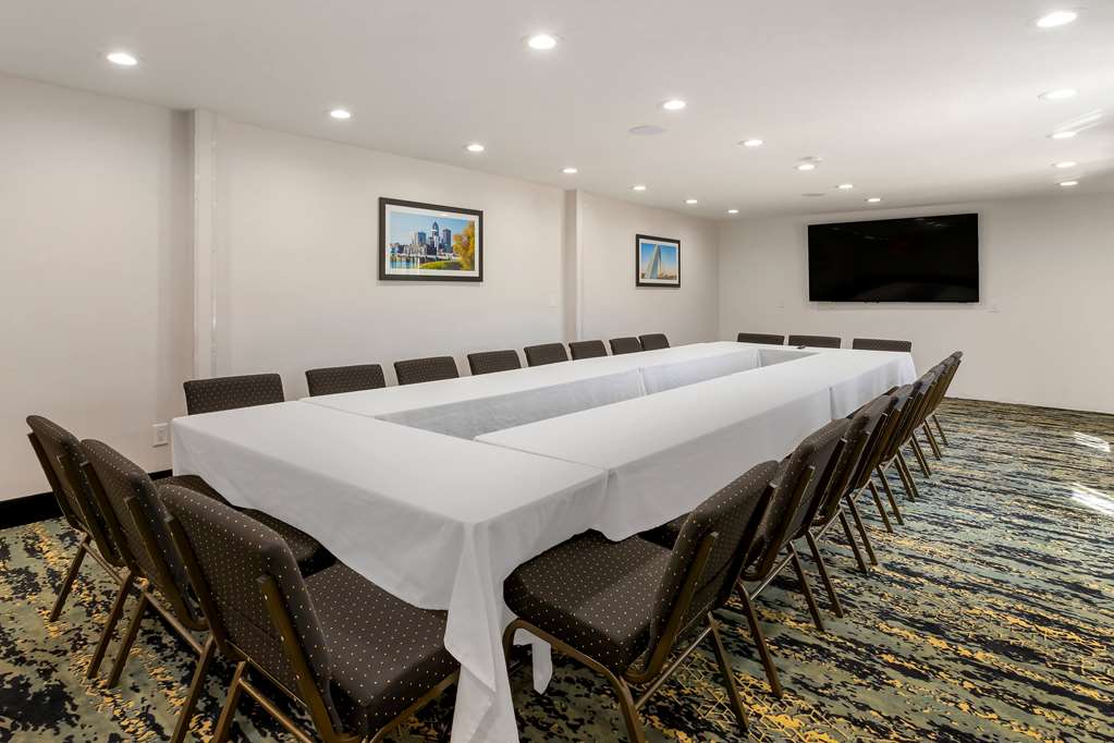 La Quinta Inn & Suites by Wyndham Des Moines West Clive - photo 78