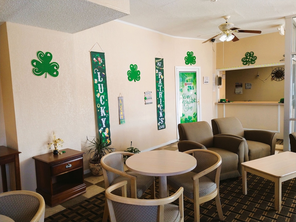 Grand View Plaza Inn & Suites - photo 16