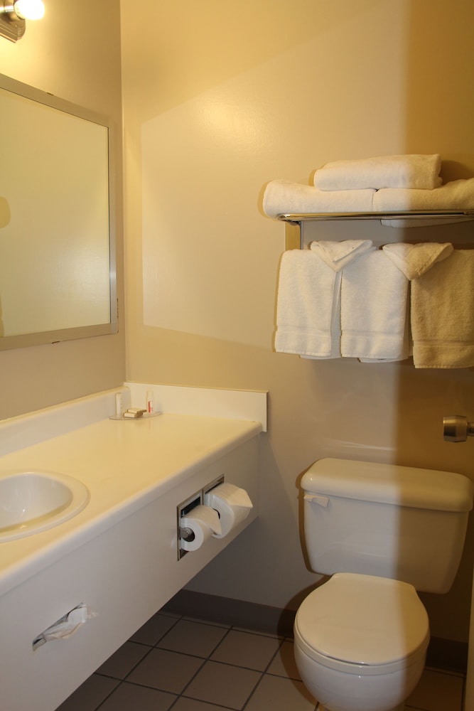 Broadway Lodge Hotel — Yorkton — photo 3