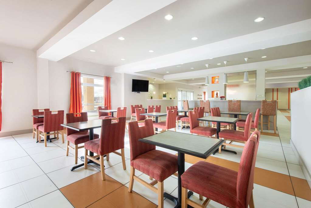 La Quinta Inn & Suites by Wyndham Harrisburg Hershey - photo 37