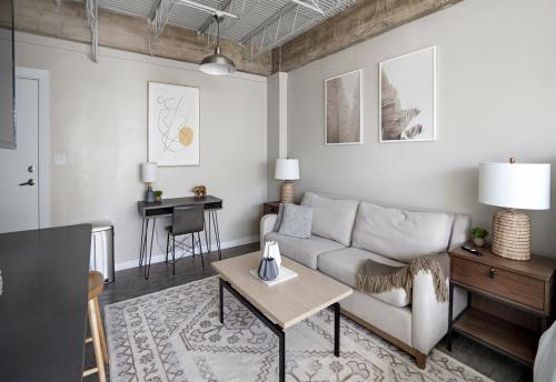 Downtown Mobile Rooftop View Studios by Barsala - photo 3