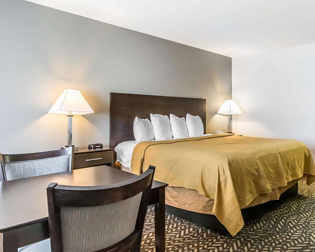 Quality Inn & Suites University Airport - photo 12