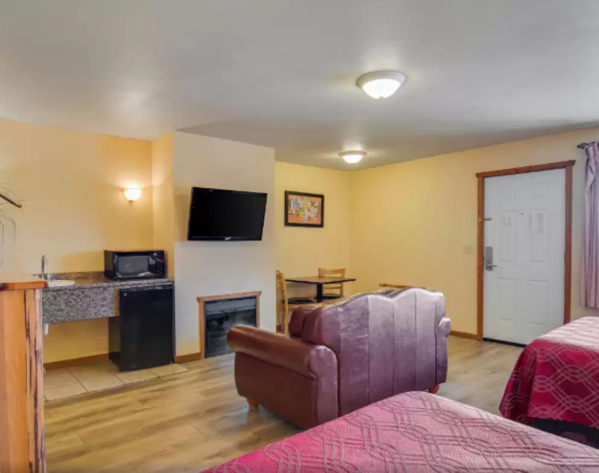 Econo Lodge Inn & Suites Kalispell Glacier National Park Gateway - photo 11