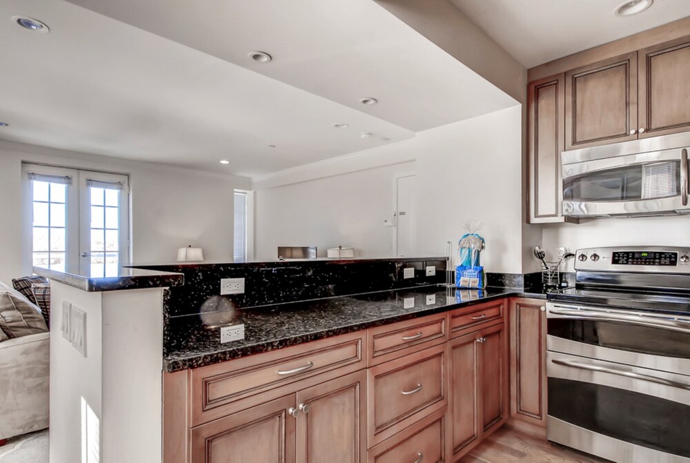 Longwood Towers Apartments - photo 12