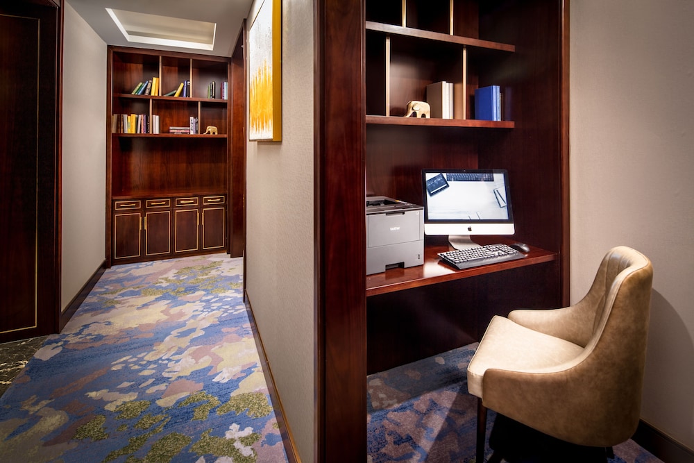 Blossom Hotel Houston Curio Collection by Hilton - photo 108