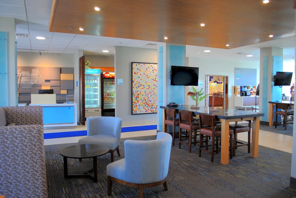 Holiday Inn Express & Suites Columbia City by IHG - photo 22