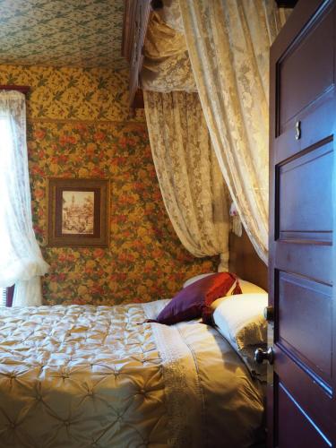 Old Consulate Inn - photo 12