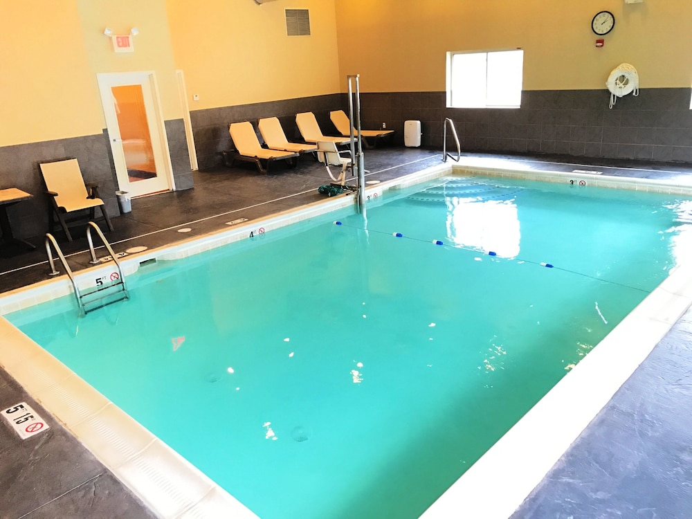 Holiday Inn Express and Suites by IHG - photo 14