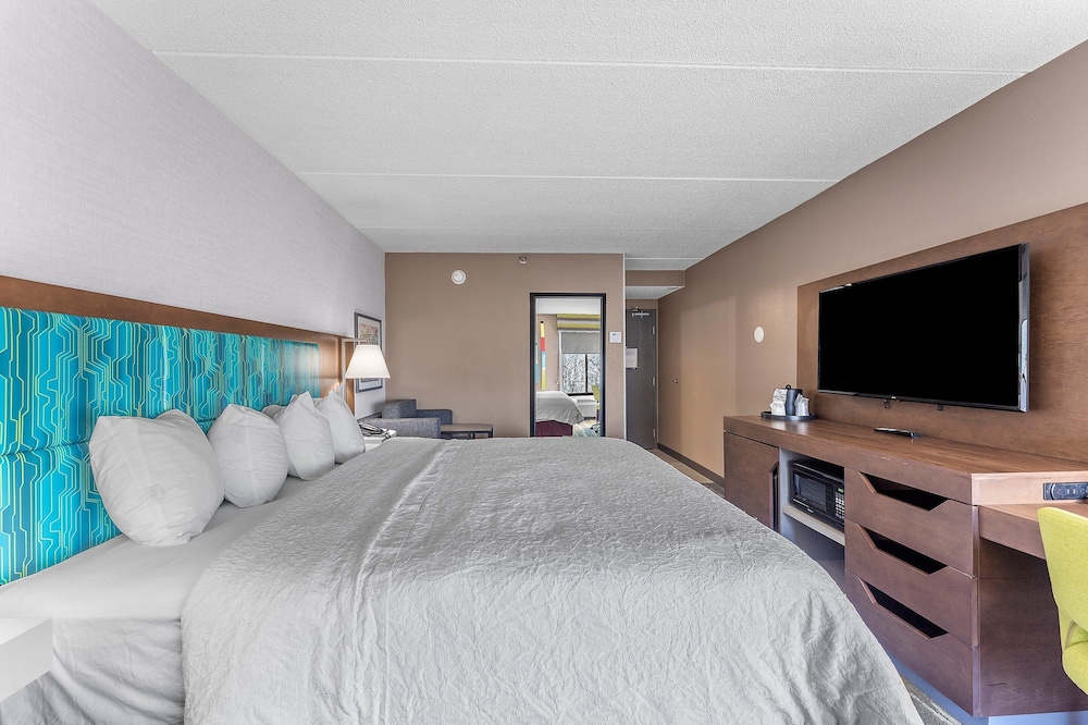 Hampton Inn Cleveland Westlake - photo 13