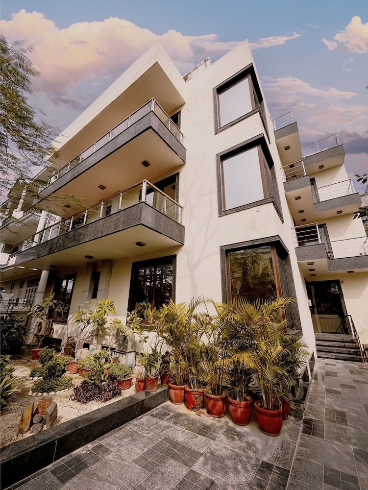 Yuhi Suites - last minute hotel in Gurgaon