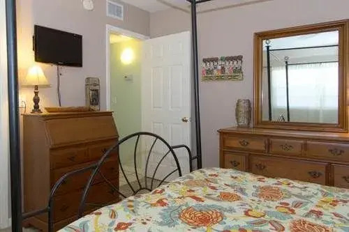 Blue Dolphin Inn by Island Vacation Properties - photo 12