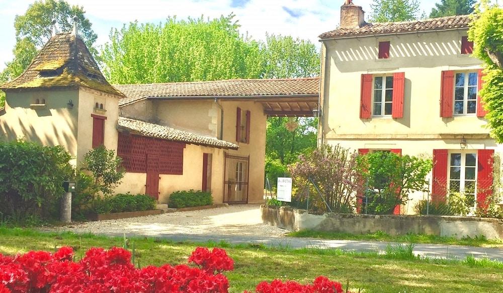 La Carreterie Maison De Familles — 4-Star Luxury Hotel in Sainte-Foy-La-Grande, France