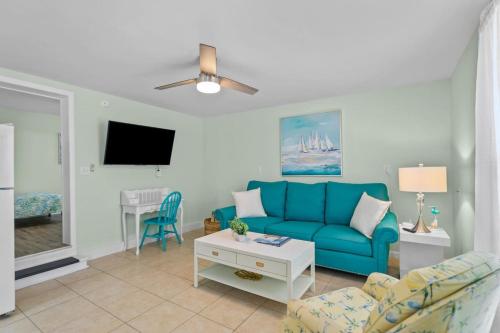Sand Dollar Suites. Suite 4. A short stroll from our sandy shores — 4-Star Luxury Hotel in Carolina Beach, United States