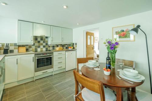 Poppy Cottage Aldeburgh Prime location close to the beach and High Street Aldeburgh Coastal Cottages — 4-Star Luxury Hotel in Aldeburgh, United Kingdom