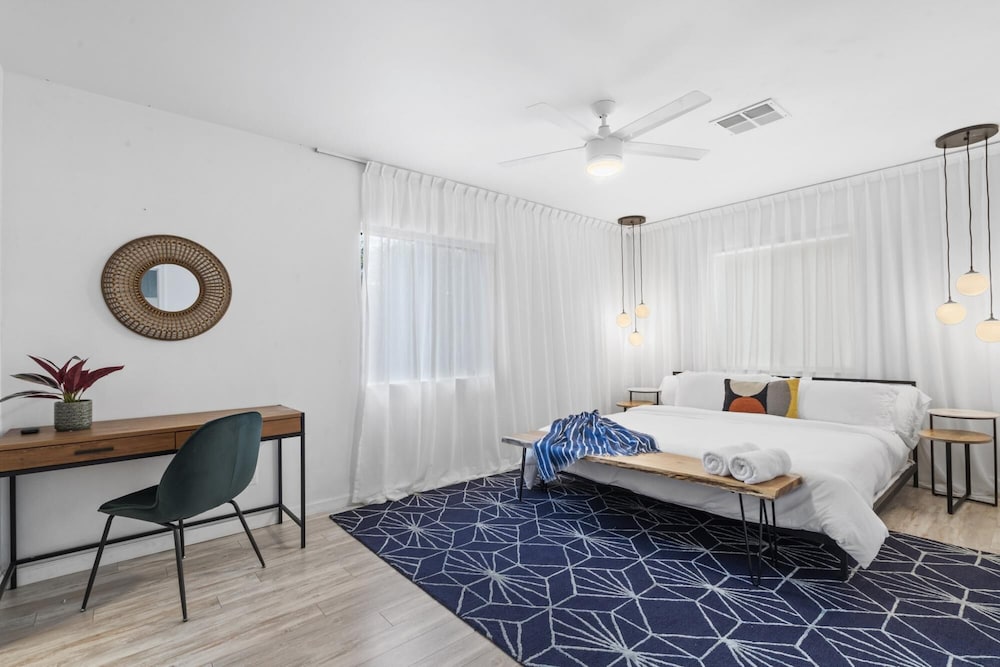 Mid Century Stunner By Homeslice Stays - photo 10