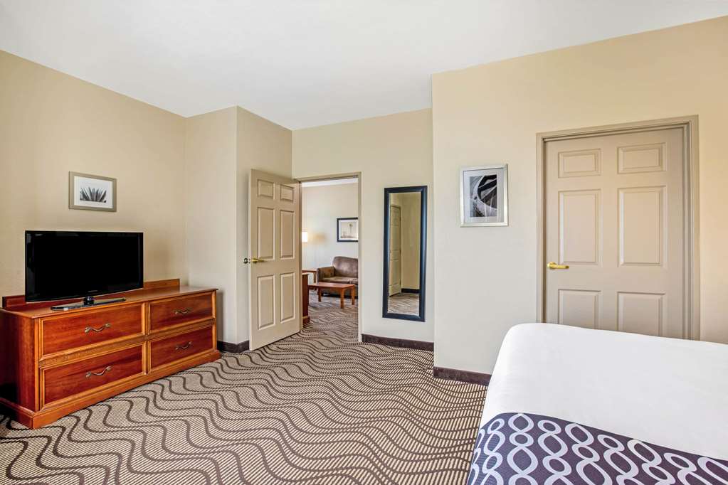 La Quinta Inn & Suites by Wyndham Corpus Christi Northwest - photo 41