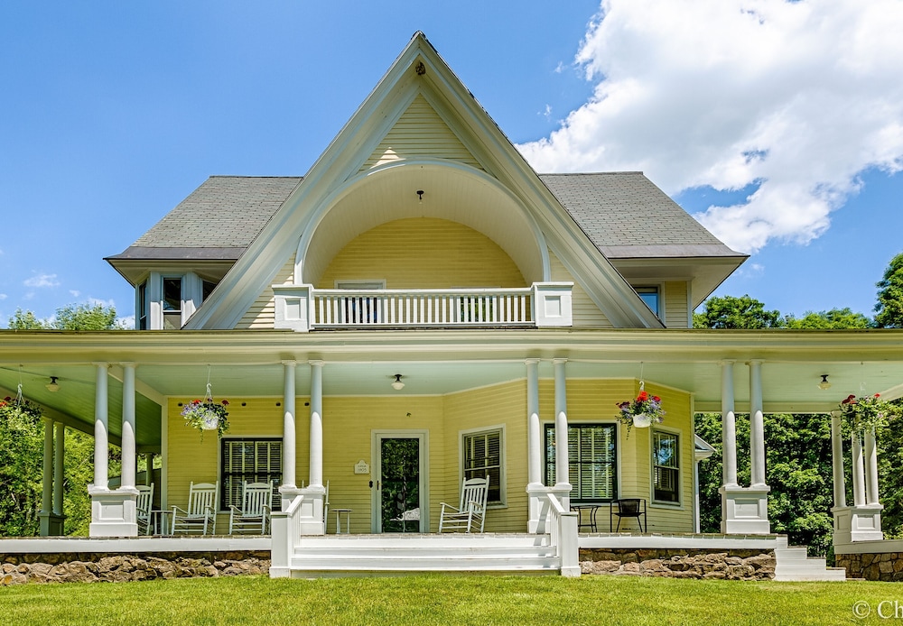 Noble House Inn — 4-Star Luxury Hotel in Bridgton, United States