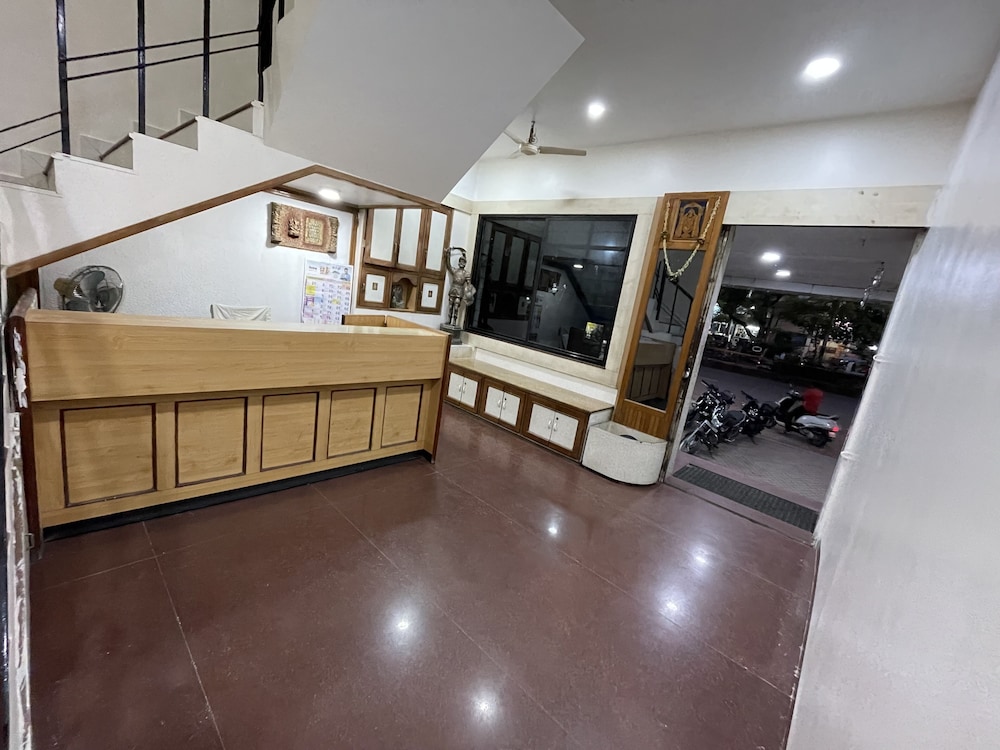Hotel Rajdhani — hotel in Latur