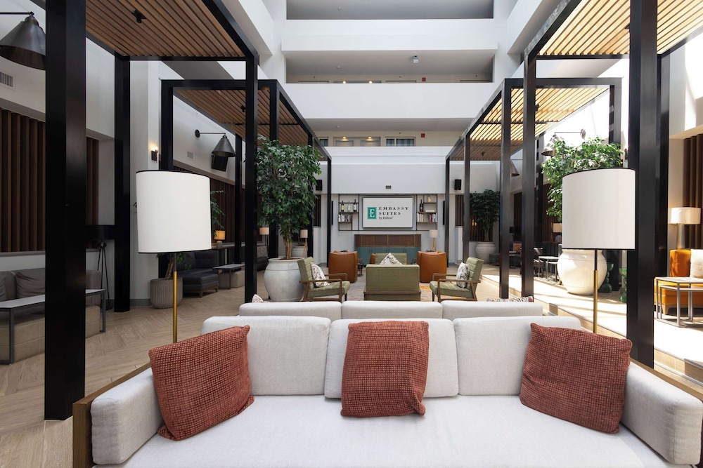 Embassy Suites by Hilton Philadelphia Valley Forge - photo 7