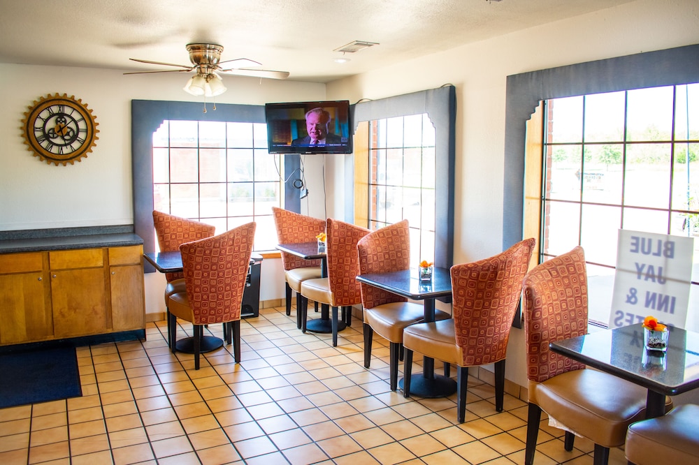 Blue Jay Inn and Suites - photo 5