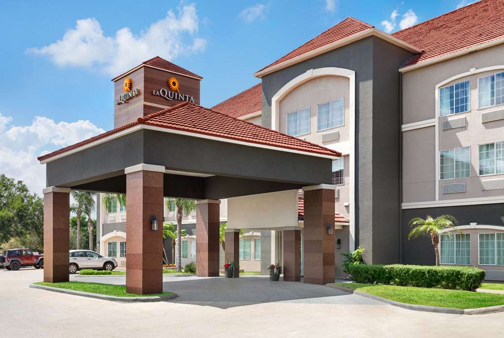 La Quinta Inn & Suites by Wyndham Brownsville North - photo 6