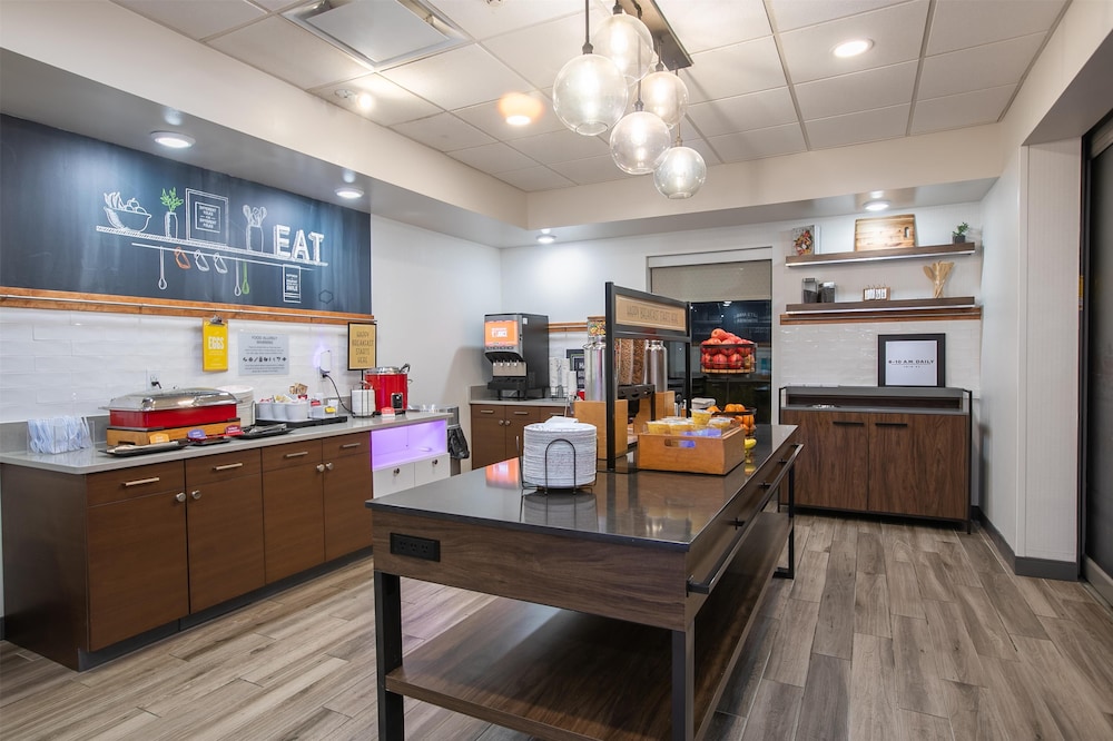 Hampton Inn & Suites Wilder - photo 36
