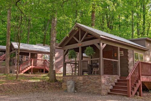 Lena Cabin Wooded Tiny Cabin Hot Tub — 4-Star Luxury Hotel in Chattanooga, United States