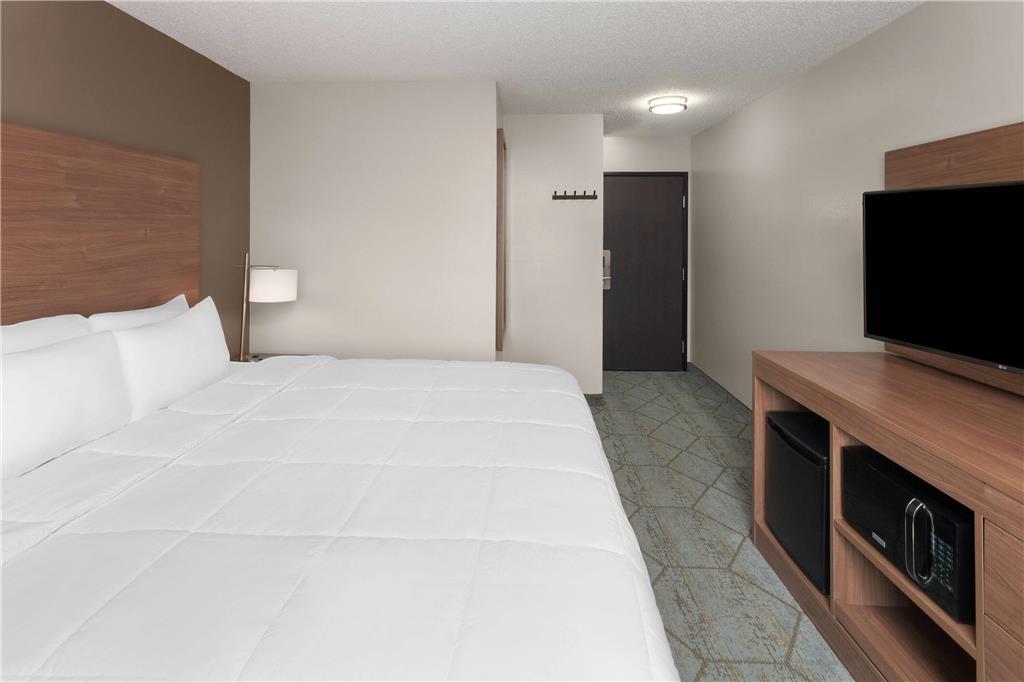 Baymont by Wyndham Oshkosh Airport - photo 26
