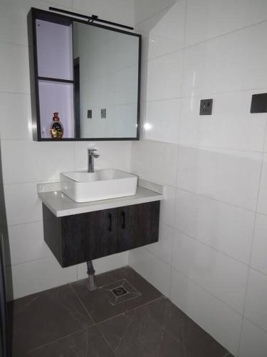 3 Bedroom Luxury Apartment Airport Pick Up Available