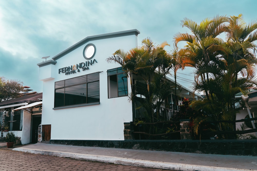 Fernandina — 4-Star Luxury Hotel in Puerto Ayora, Ecuador