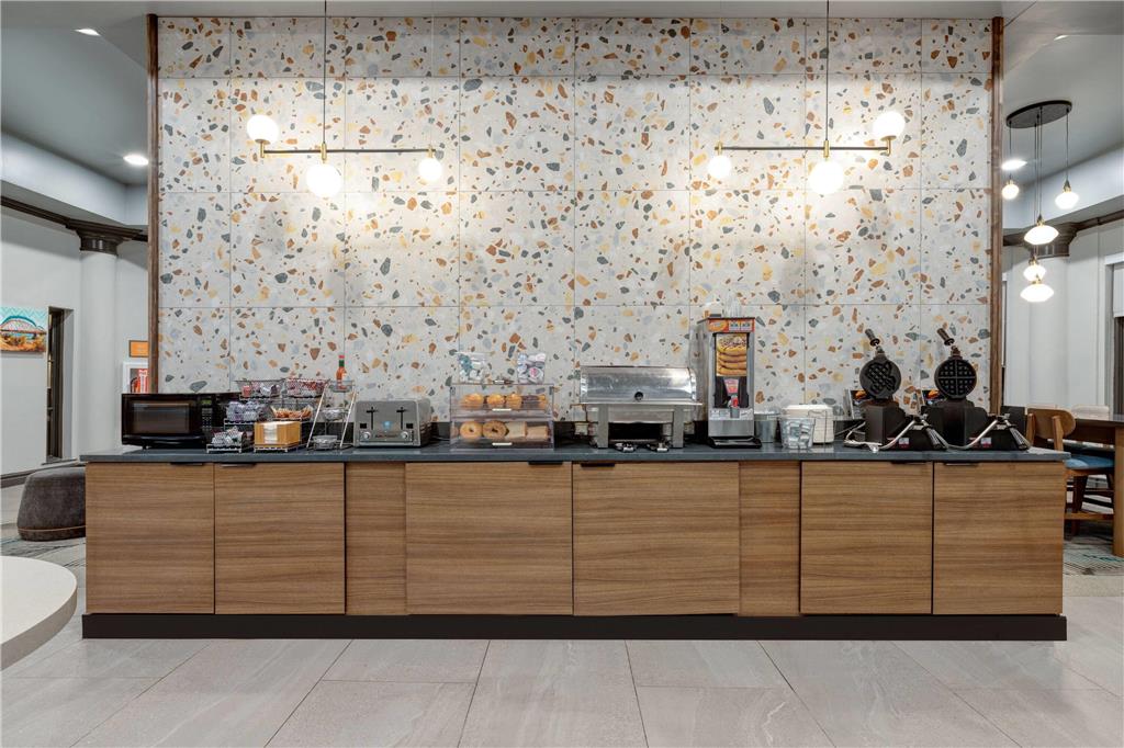 La Quinta Inn & Suites by Wyndham Sherman - photo 50
