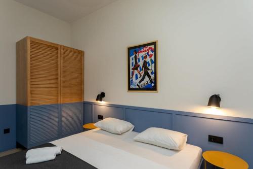 Newly Renovated Modern 2BR Apartment near Fabrika