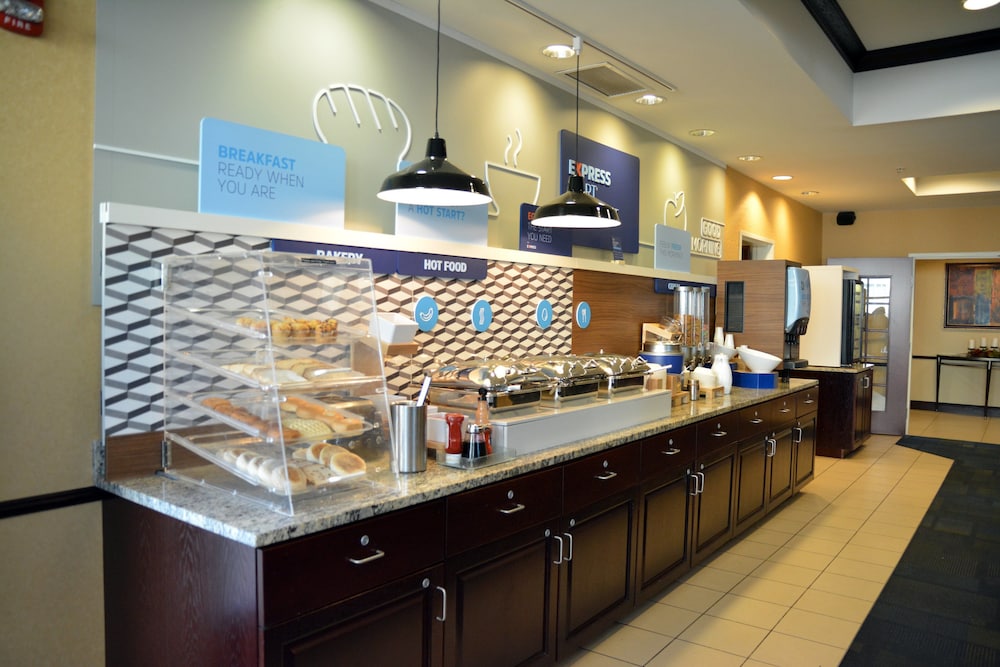 Holiday Inn Express & Suites Youngstown West Austintown by IHG - photo 22