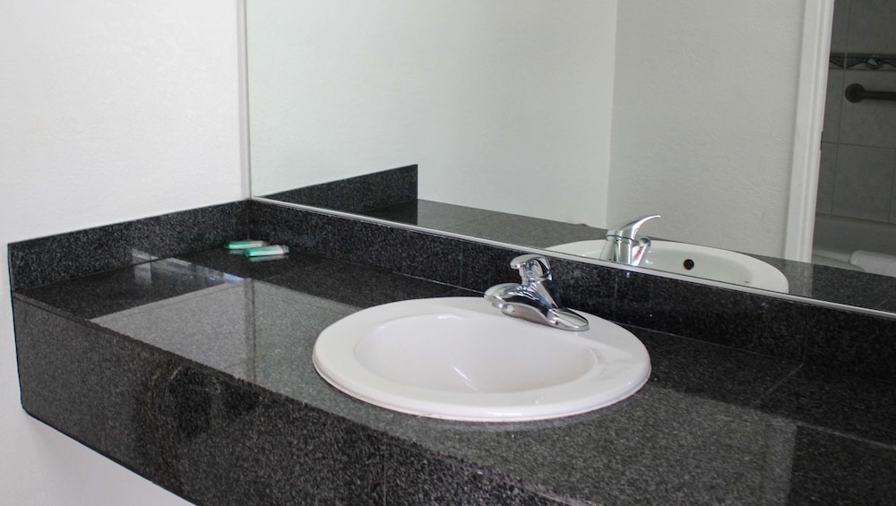 Motel 6 Glendale CA Pasadena Burbank Los Angeles - photo 25